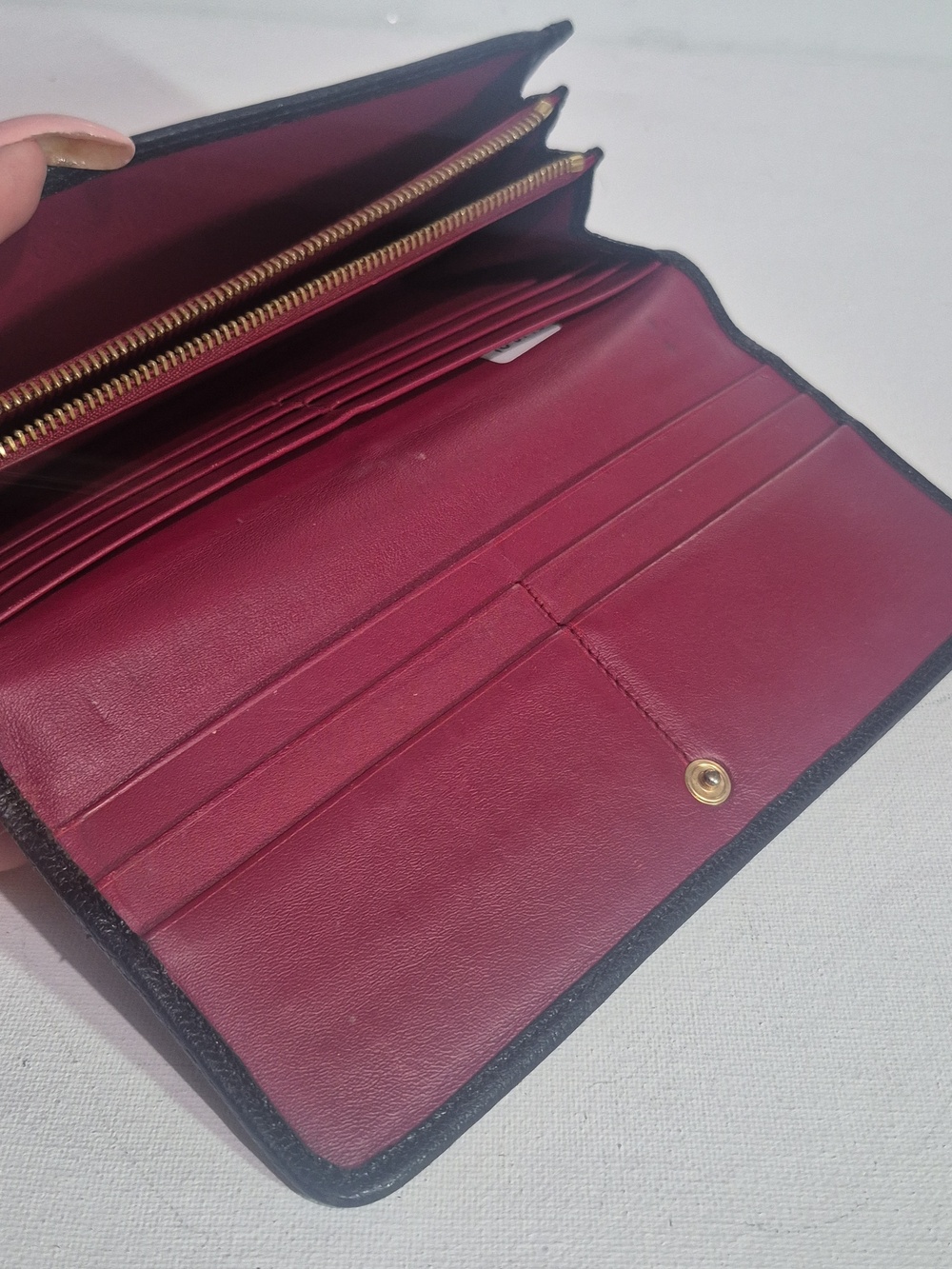 Black leather Loewe bi-fold long wallet with anagram logo. - Picture 8 of 11